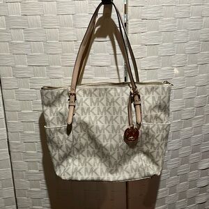 Michael Kors handbag tan and gold